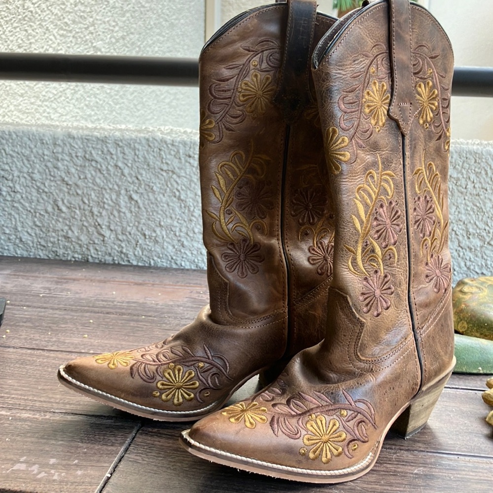 Floral Embroidered Western Boots